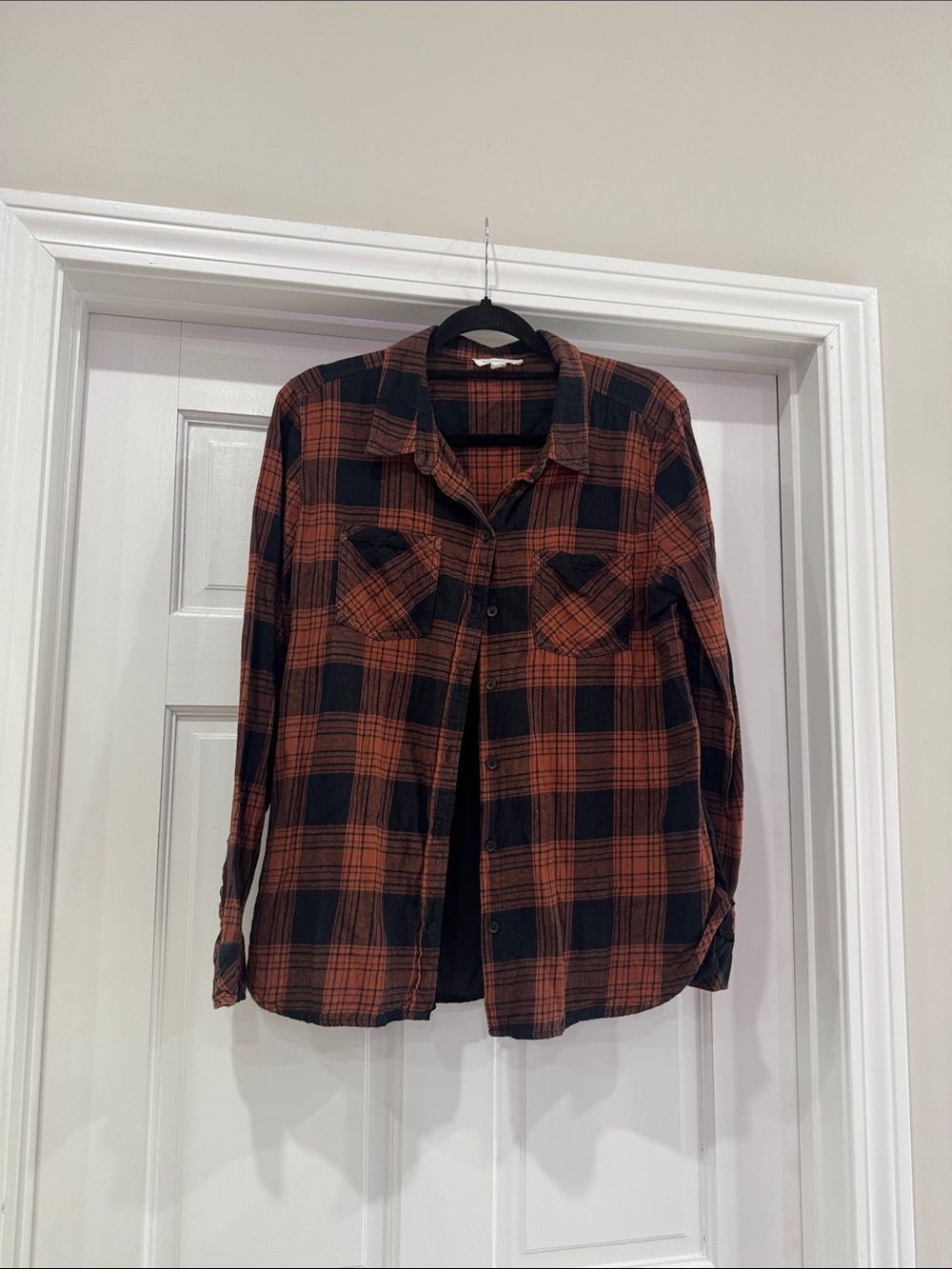 Beach Lunch Lounge Rust Black Plaid Button-Up Flannel Shirt w/ Shirt Lower Back